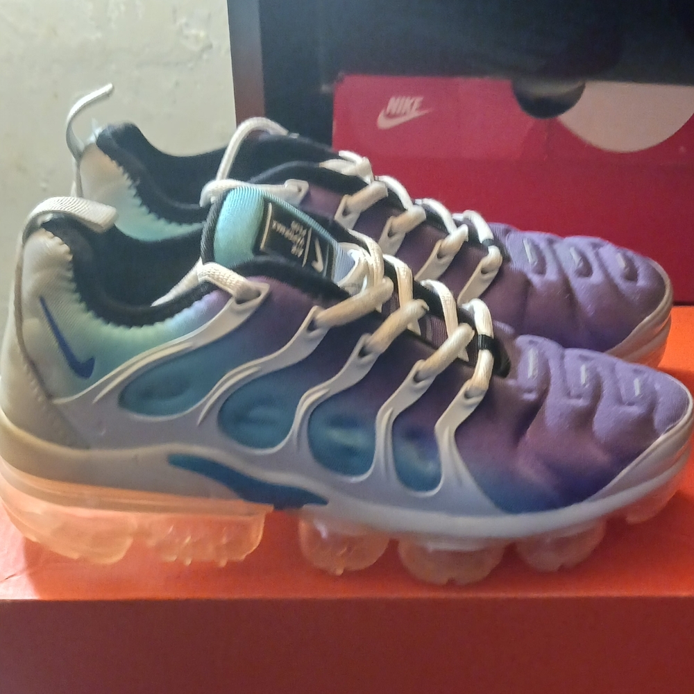 VM Blue and Purple Gradient Sneakers with Ribbed Design